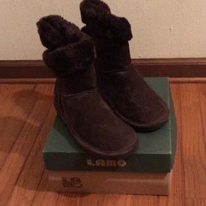 Lamo Wrap Suede Boots Brown Size 10